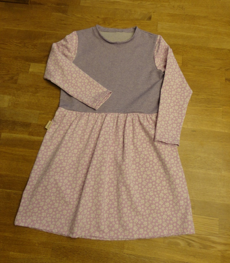 Kleid Blumen lila Größe 122