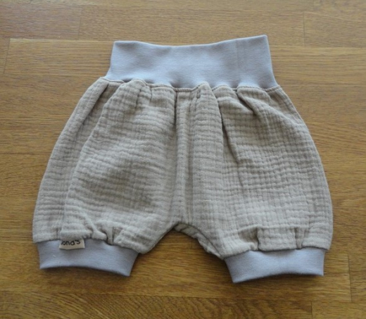 Kurze Pumphose Musselin beige