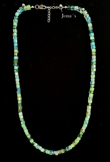 Glasschliffperlen Kette eckig grün